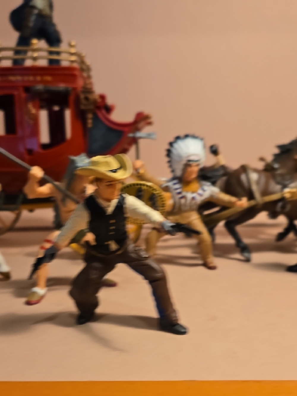 Papo Western Stagecoach Playset with Brown Horses and Multicolored Figures - Picture 10 of 11